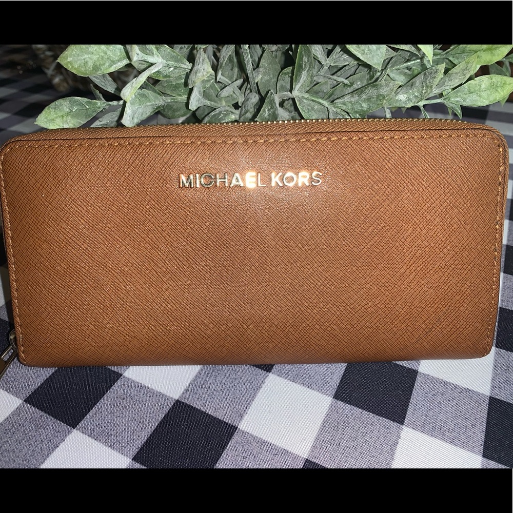 ‼️SOLD‼️Michael Kors Continental Wallet